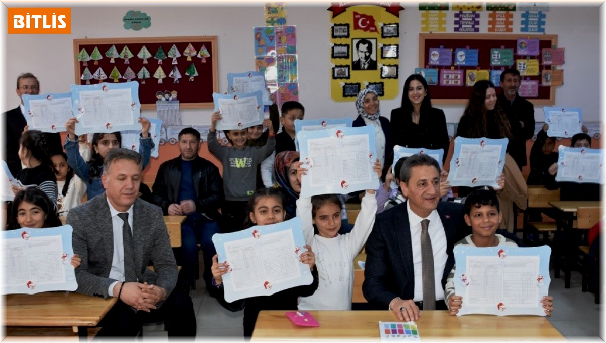 Bitlis'te 94 bin öğrenci karne heyecanı yaşadı