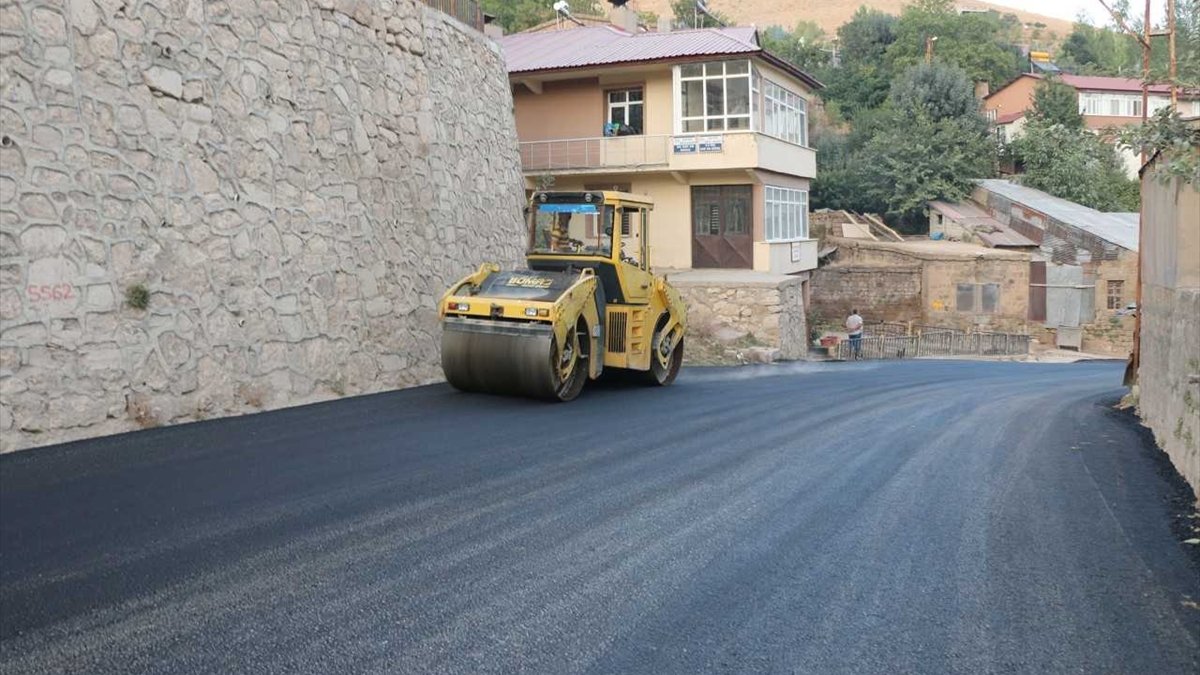 Bitlis'te alt ve üst yapı çalışmaları sürüyor