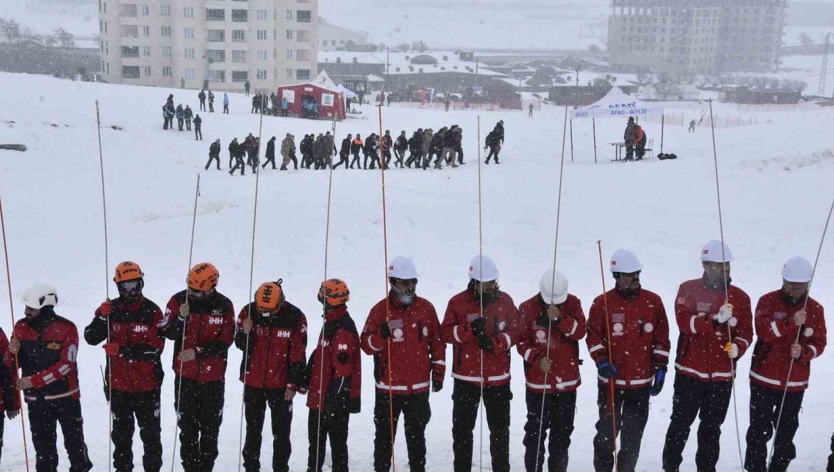 Bitlis'te çığ tatbikatı gerçeğini aratmadı