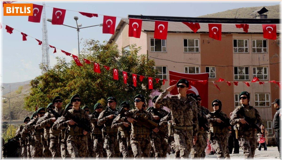 Bitlis'te Cumhuriyet'in 100 yılı coşkuyla kutlandı