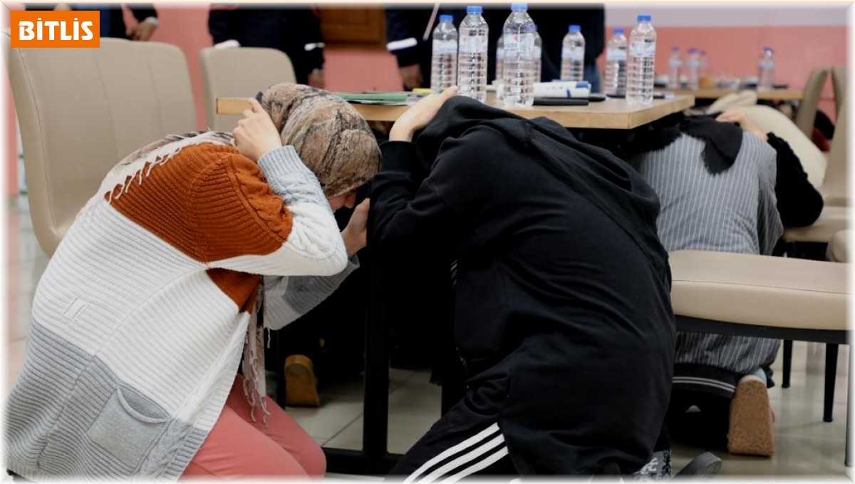 Bitlis'te 'Deprem Anı Ülke Tatbikatı' yapıldı