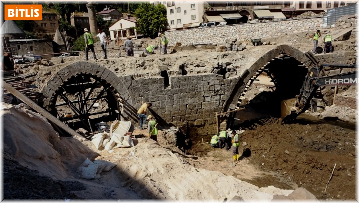 Bitlis'te dere üstündeki 8 köprü restore ediliyor