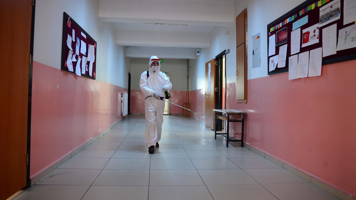 Bitlis'te dezenfekte edilen okullar LGS'ye hazır