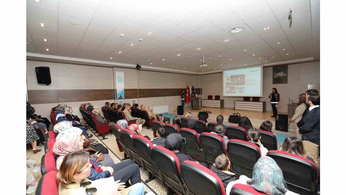 Bitlis'te "En İyi Narkotik Polisi Anne" semineri düzenlendi