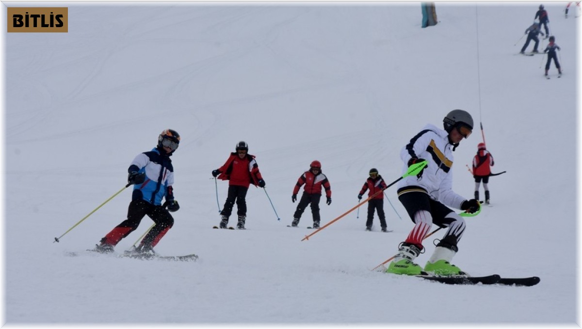 Bitlis'te geleceğin kayakçıları yetişiyor