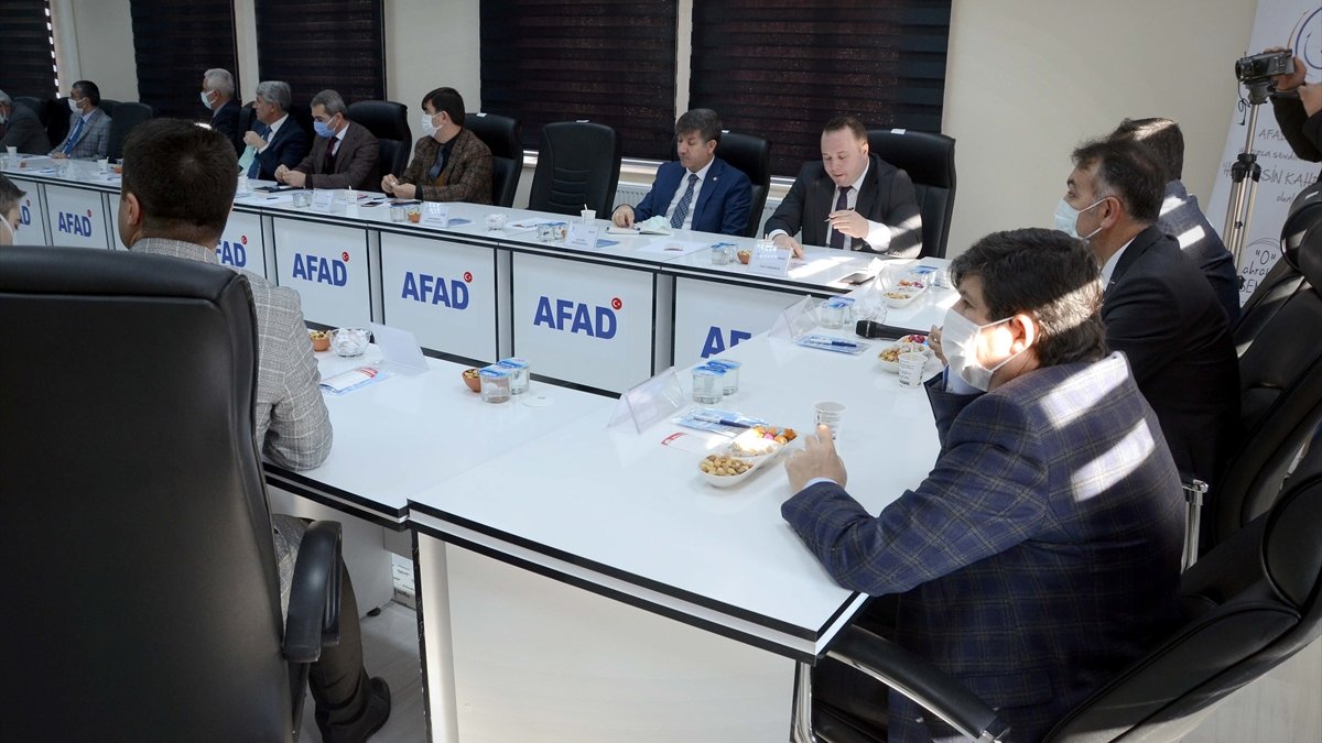 Bitlis'te "İl Afet Risk Azaltma Planı" toplantısı düzenlendi