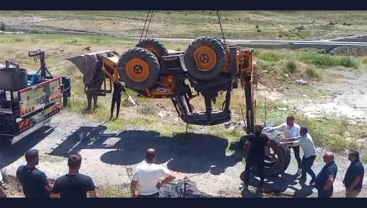 Bitlis'te iş makinesi kaza yaptı: 1 yaralı
