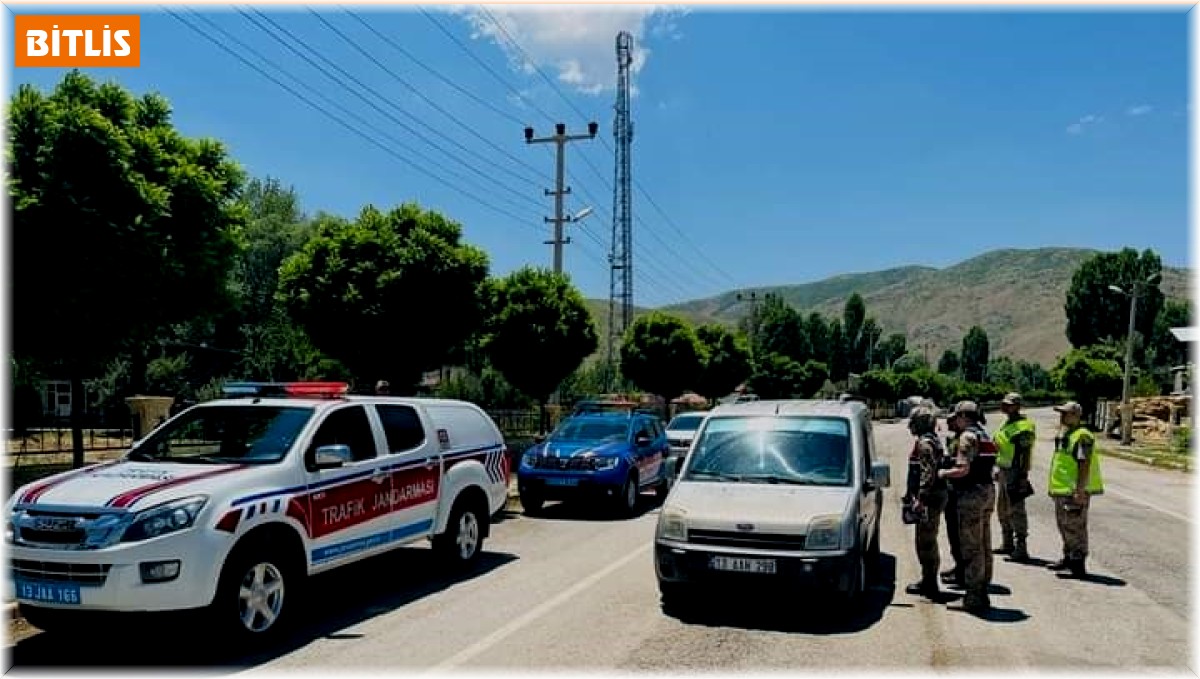 Bitlis'te jandarmadan Kurban Bayramı öncesi trafik denetimi