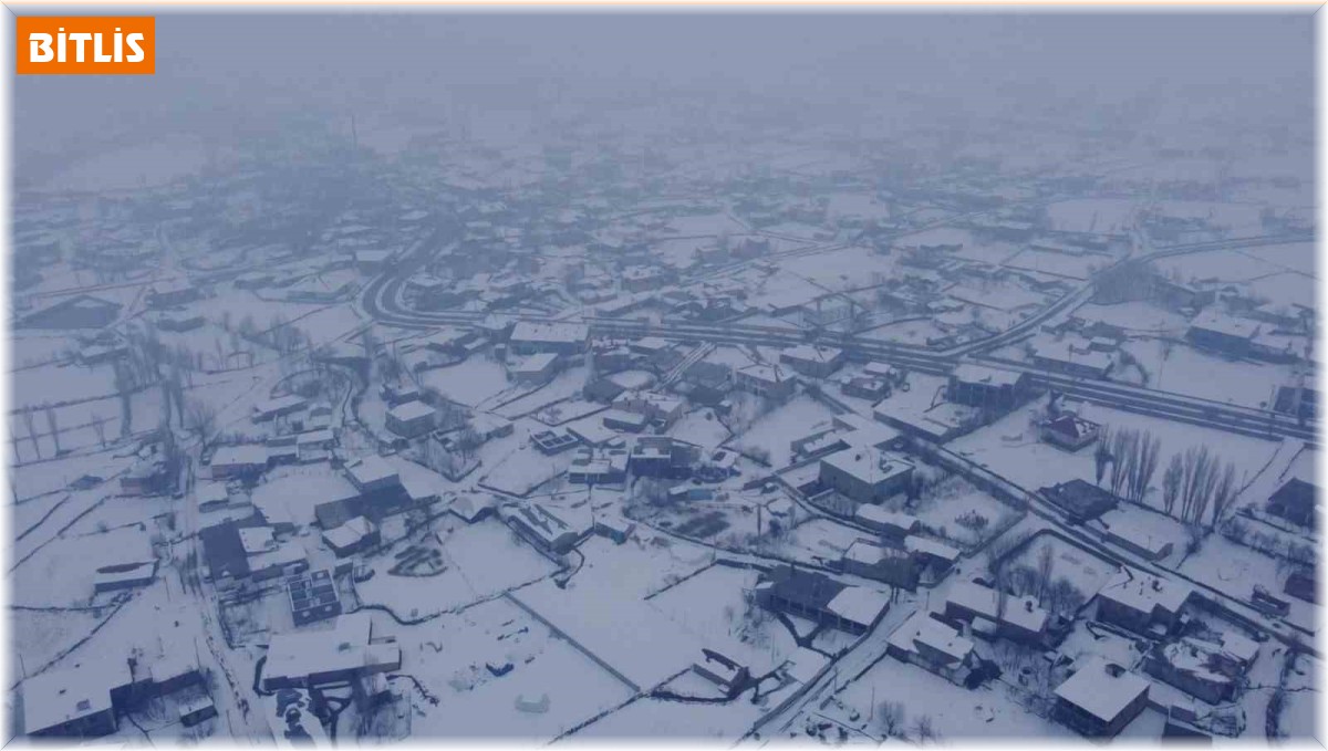 Bitlis'te kar yağışı etkisini sürdürüyor