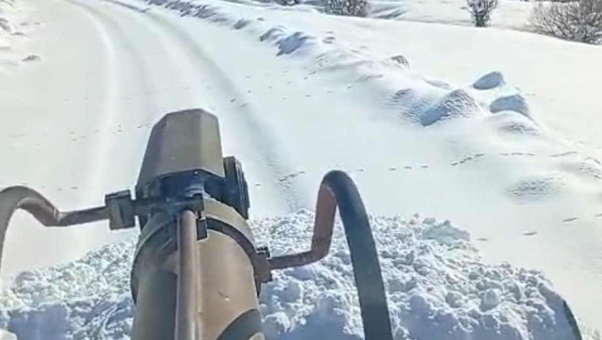 Bitlis'te karla mücadele çalışmaları aralıksız devam ediyor