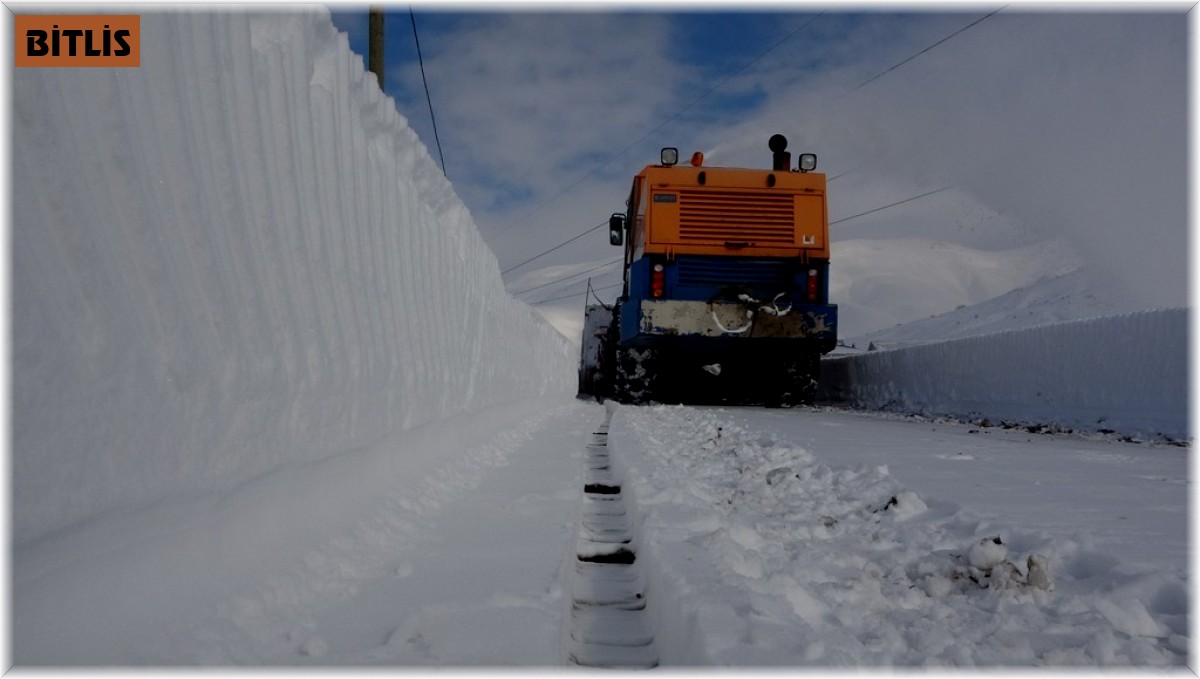 Bitlis'te karla mücadele gece gündüz devam ediyor