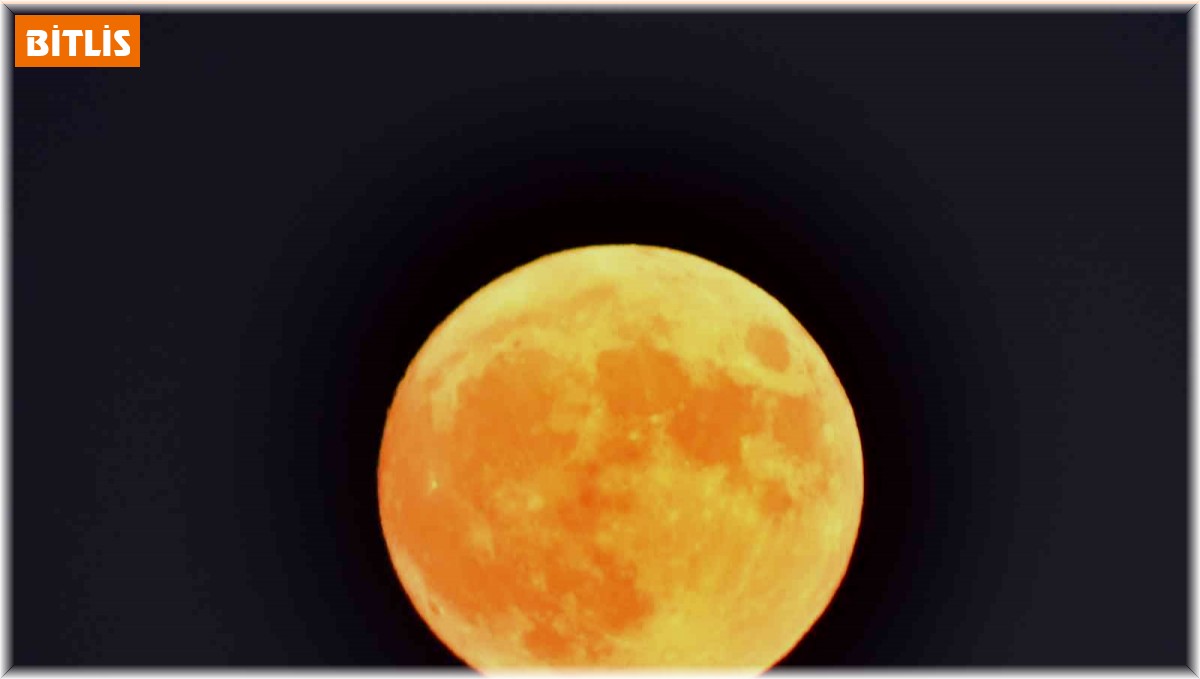 Bitlis'te kartpostallık "Süper Ay" manzarası