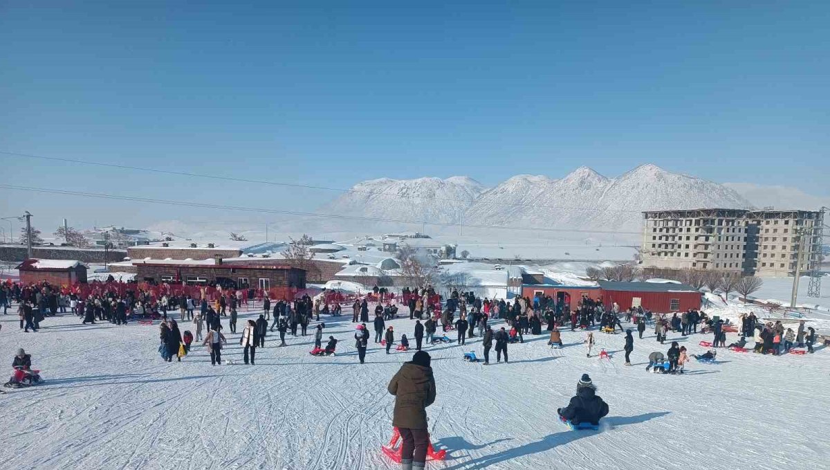 Bitlis'te kayak merkezine yoğun ilgi