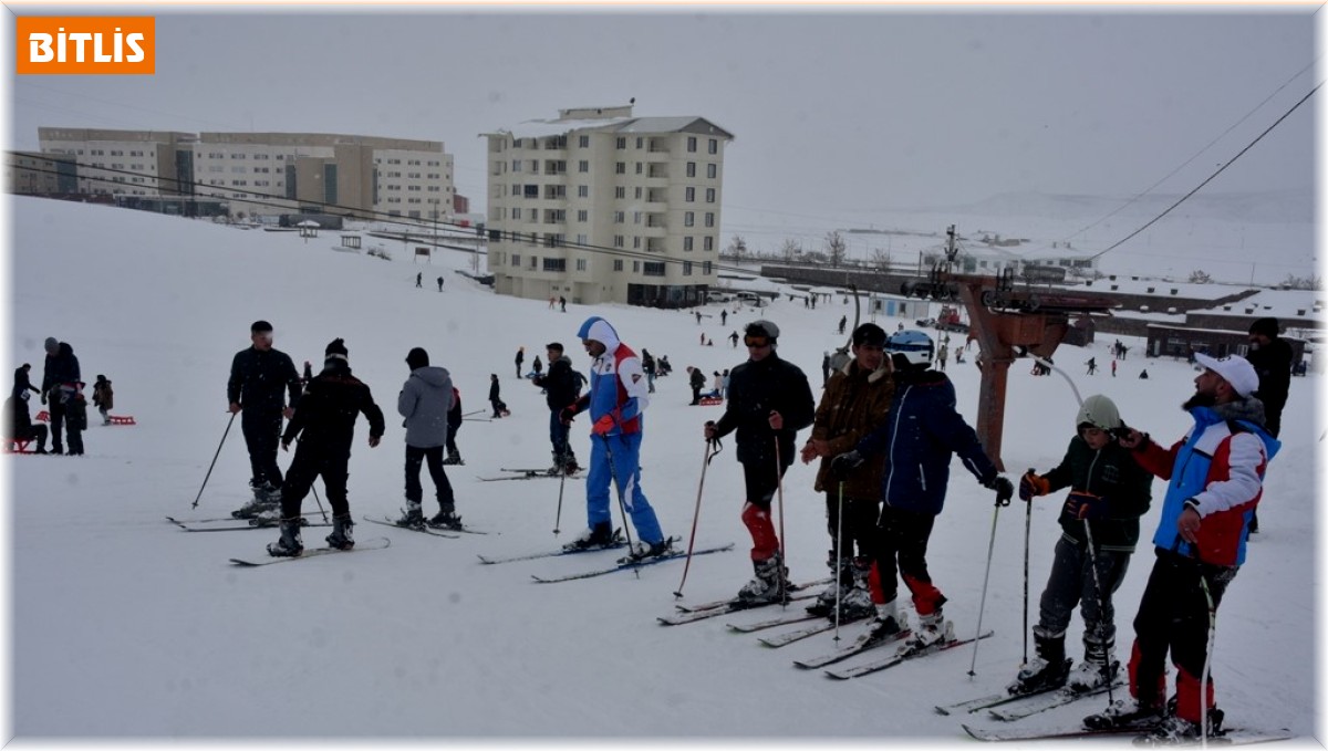 Bitlis'te kayak sezonu açıldı