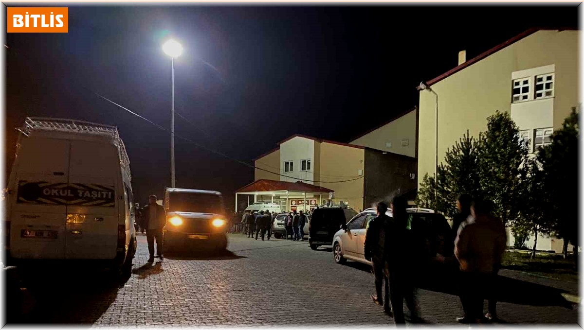 Bitlis'te mezraya yıldırım düştü, 5 kişi yaralandı