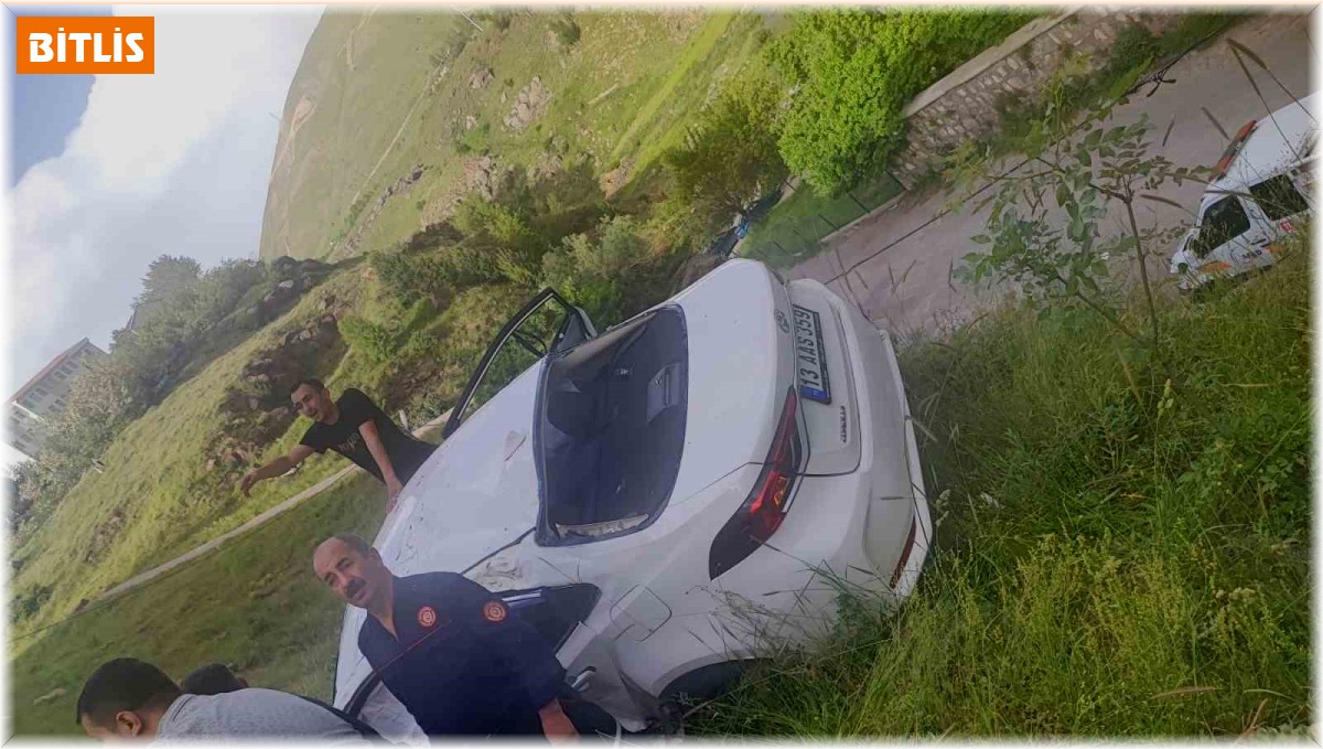 Bitlis'te minibüsle otomobil çarpıştı: 1 yaralı