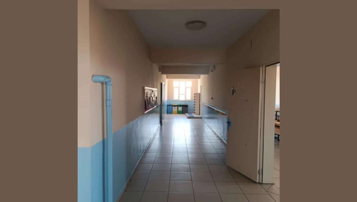 Bitlis'te okullar yükümlülerin elleriyle onarılıp güzelleştiriliyor