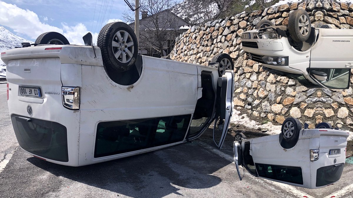Bitlis'te Otomobil ile Kamyonetin Çarpıştığı Kazada Vakıflar Bölge Müdürü Ali Osman Ayan'ın da Aralarında Bulunduğu 6 Kişi Yaralandı