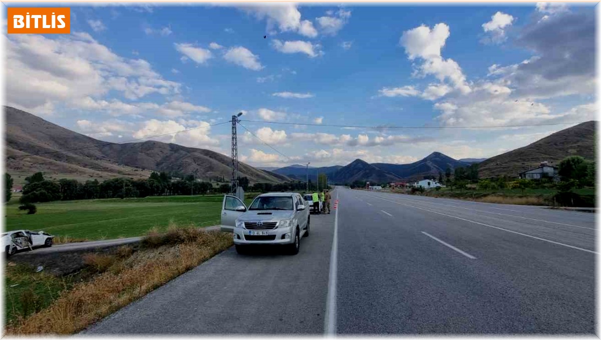 Bitlis'te otomobil takla attı: 5 yaralı