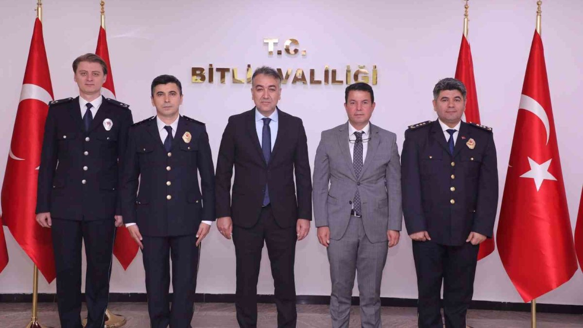 Bitlis'te rütbe takma töreni