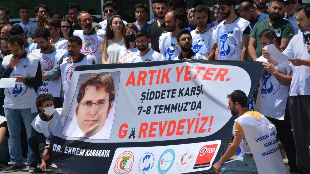 Bitlis'te sağlık çalışanlarından doktor Karakaya'nın öldürülmesine tepki