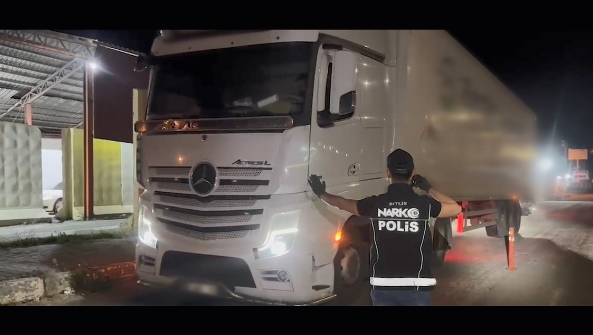 Bitlis'te salça içinde uyuşturucu ele geçirildi