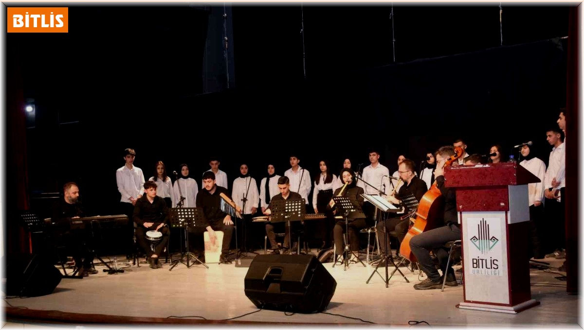 Bitlis'te 'Şarkılar Bizi Söyler, Biz De Şarkı Söyleriz' konseri