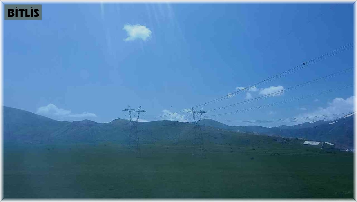 Bitlis'te semalarında helikopter hareketliliği