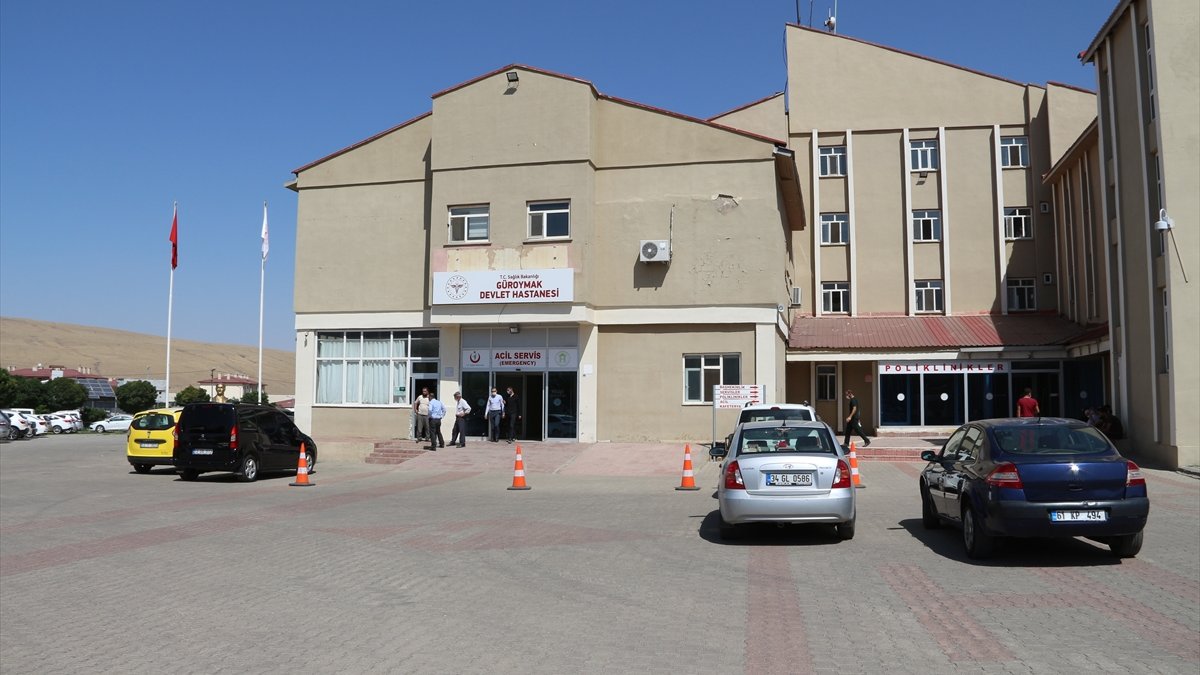 Bitlis'te seyir halindeki kamyondan düşen genç hayatını kaybetti