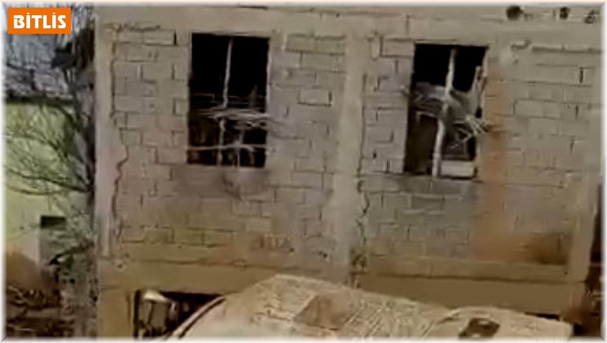 Bitlis'te sulama göleti patladı: Sel suları mahalleyi yuttu