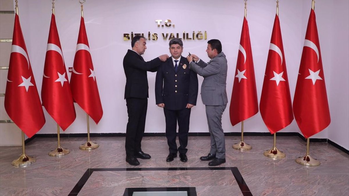 Bitlis'te terfi eden polislere rütbeleri takıldı