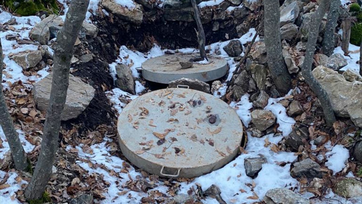 Bitlis'te tespit edilen 10 sığınaktaki malzemeler imha edildi