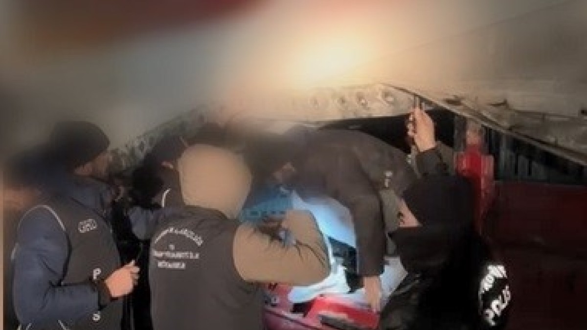 Bitlis'te tır dorsesinde 24 kaçak göçmen yakalandı