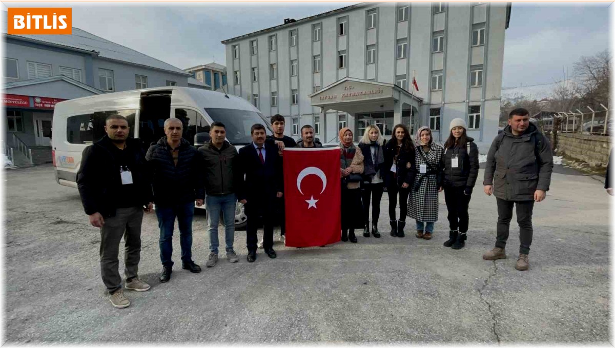 Bitlis'te toplanılan 15 bin oyuncak deprem bölgesindeki minikler için yola çıktı