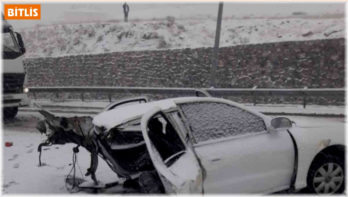 Bitlis'te trafik kazası: 2 yaralı