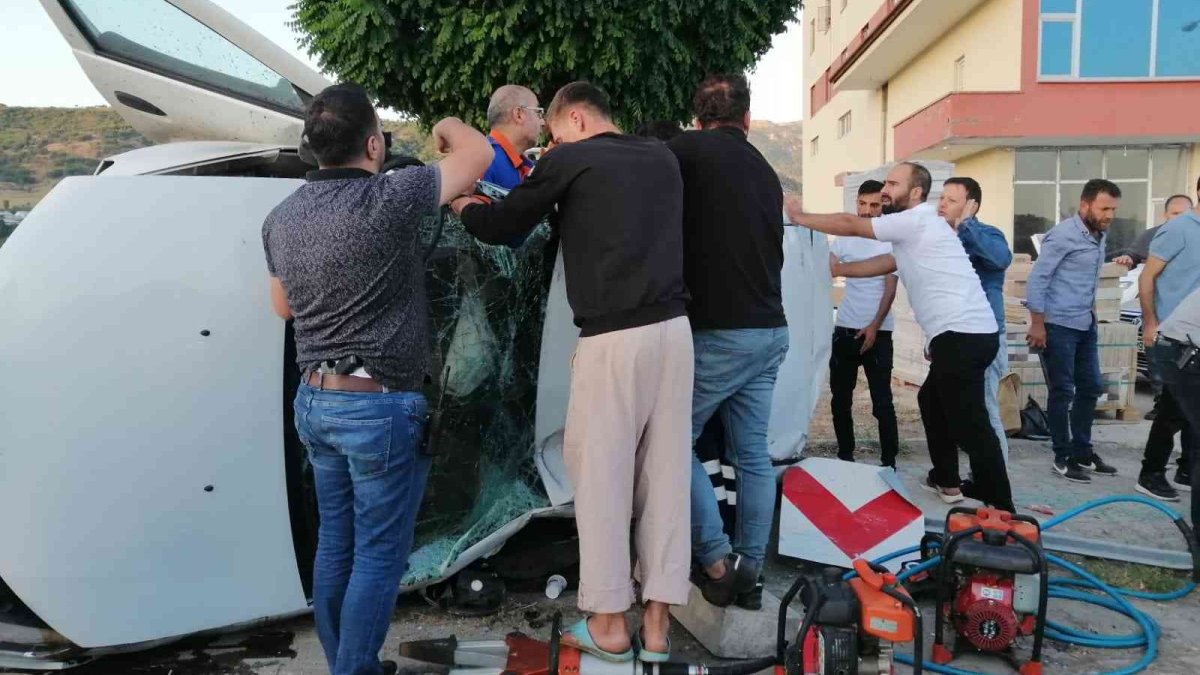 Bitlis'te trafik kazası: 4 yaralı