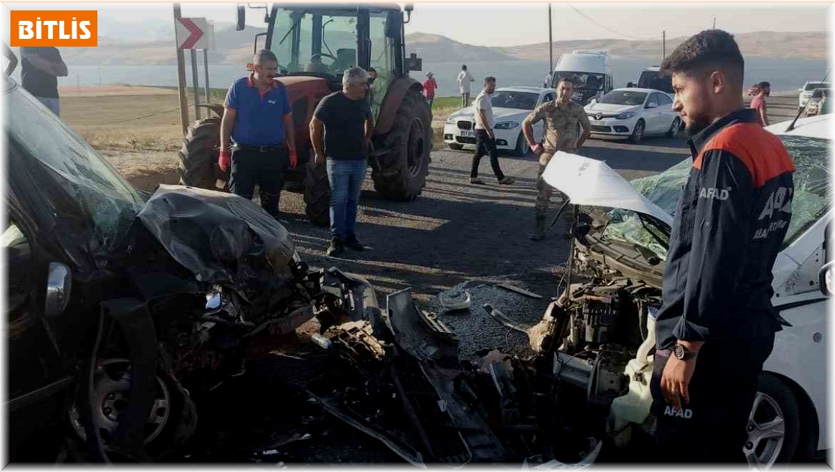 Bitlis'te trafik kazası: 8 yaralı