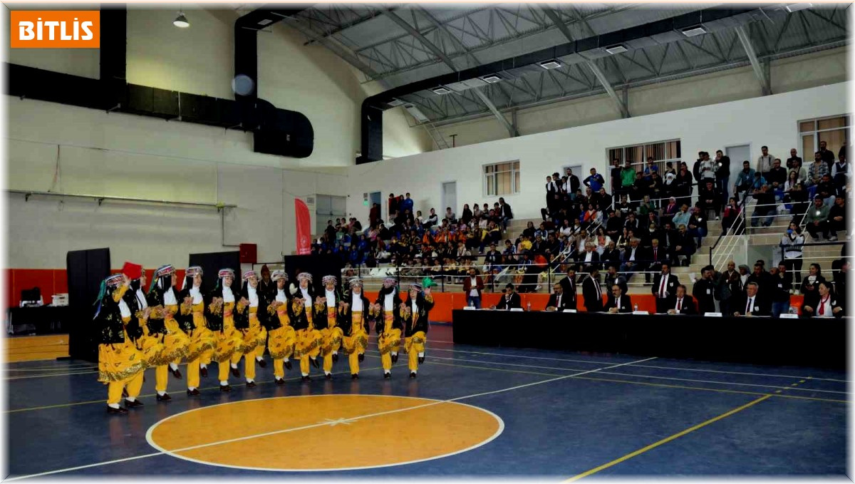 Bitlis'te Türkiye Şampiyonası Halkoyunları Bölge Yarışması start aldı