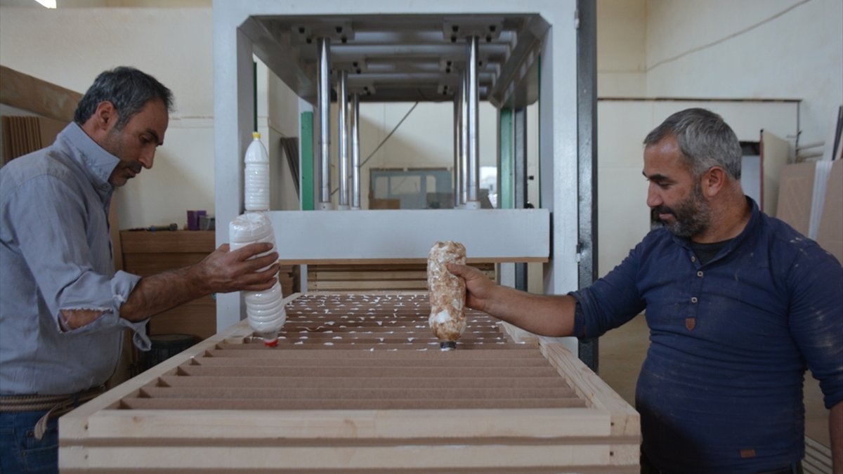 Bitlis'te üretilen kapılar komşu ülkelere ihraç ediliyor