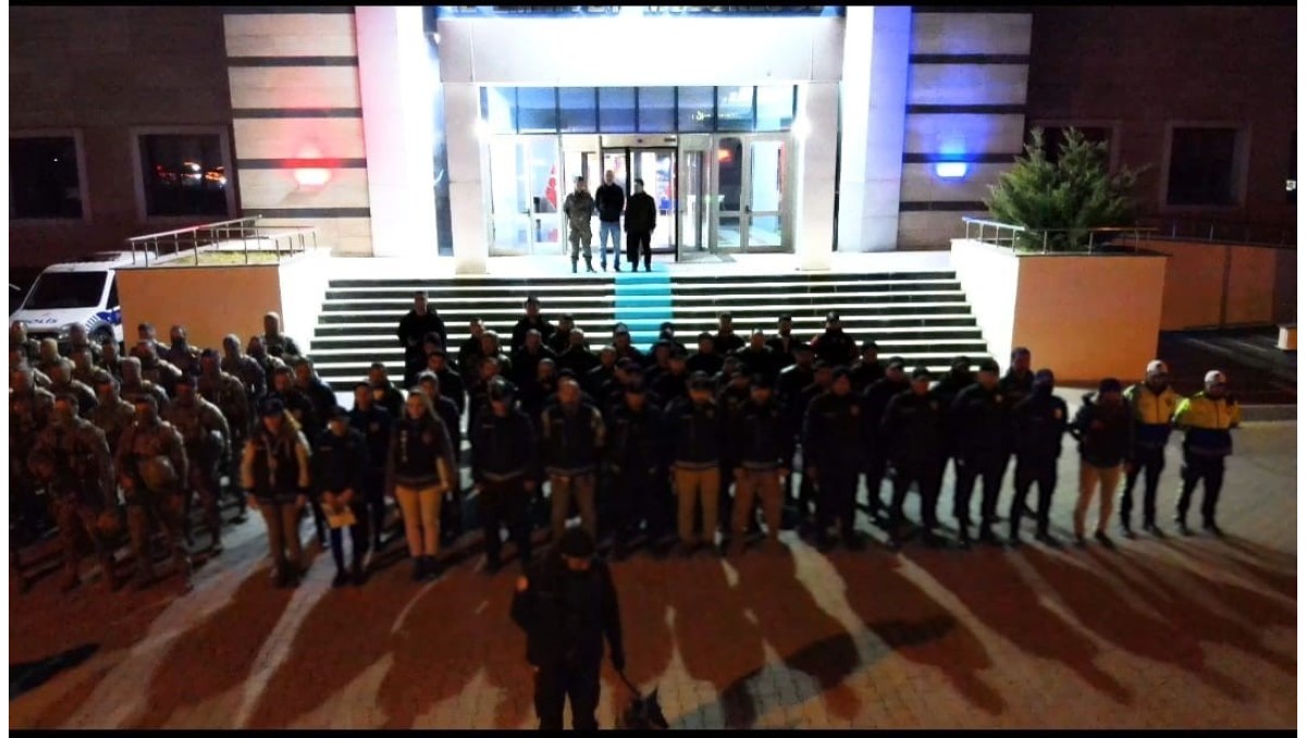 Bitlis'te uyuşturucu satıcılarına operasyon: 10 kişi tutuklandı