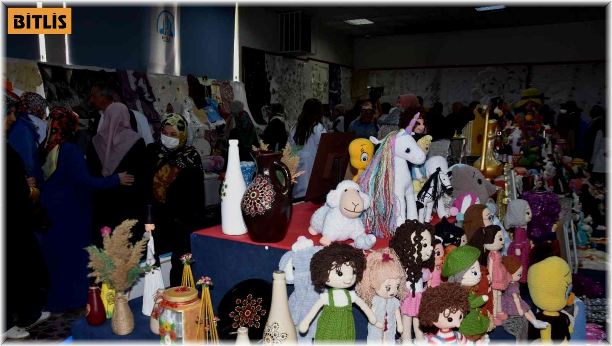 Bitlis'te yıl sonu sergisi