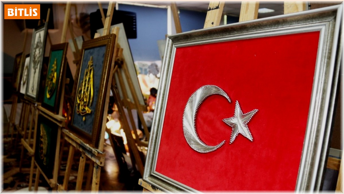 Bitlis'te yılsonu sergisi açıldı