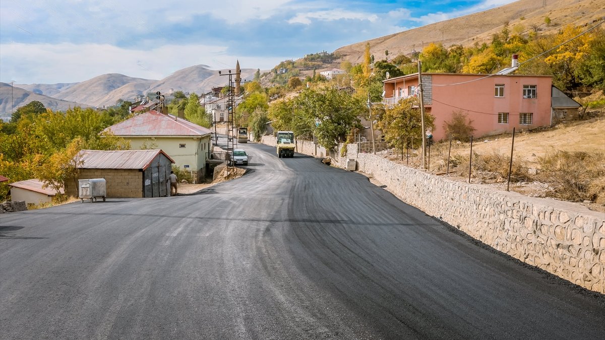Bitlis'te yol yapım çalışmaları