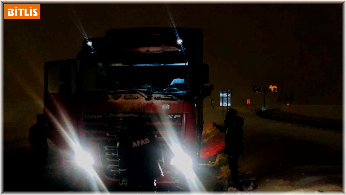 Bitlis'te yolda kalanların imdadına AFAD ve Kızılay yetişti