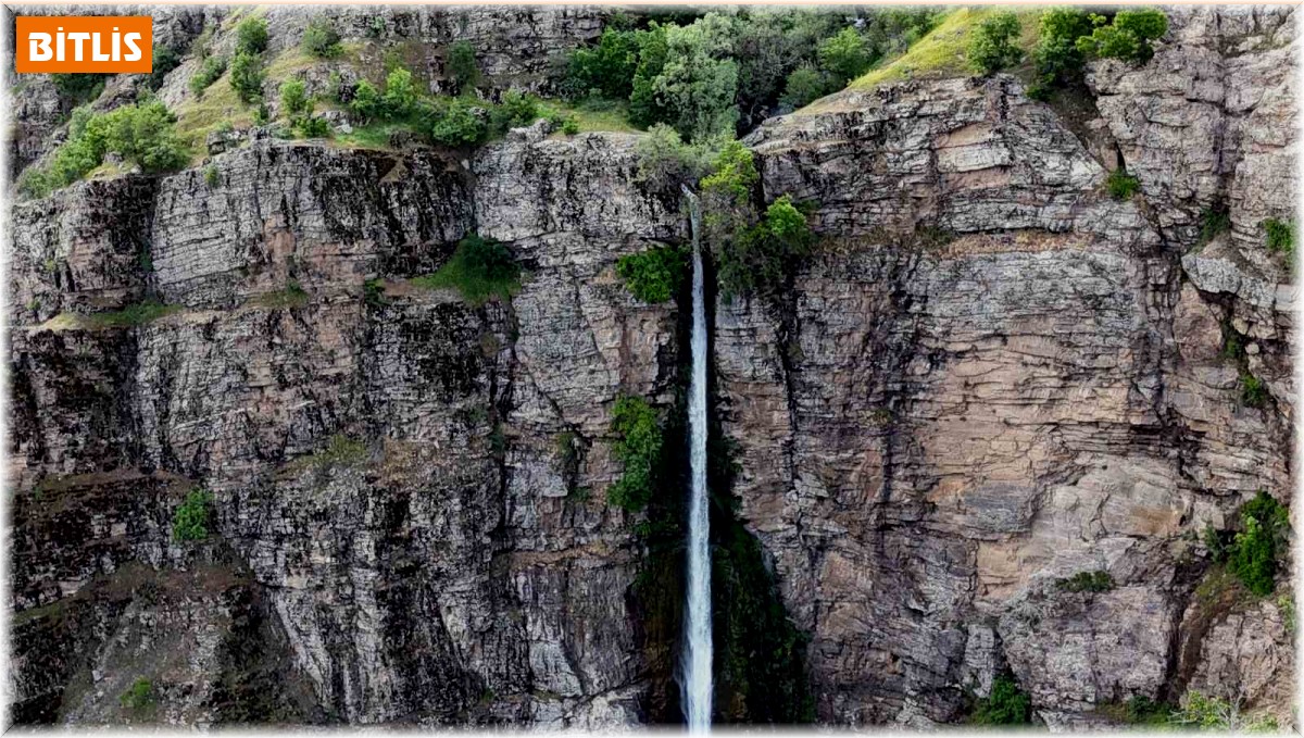 Bitlis'teki Gümüşkanat Şelalesi havadan görüntülendi