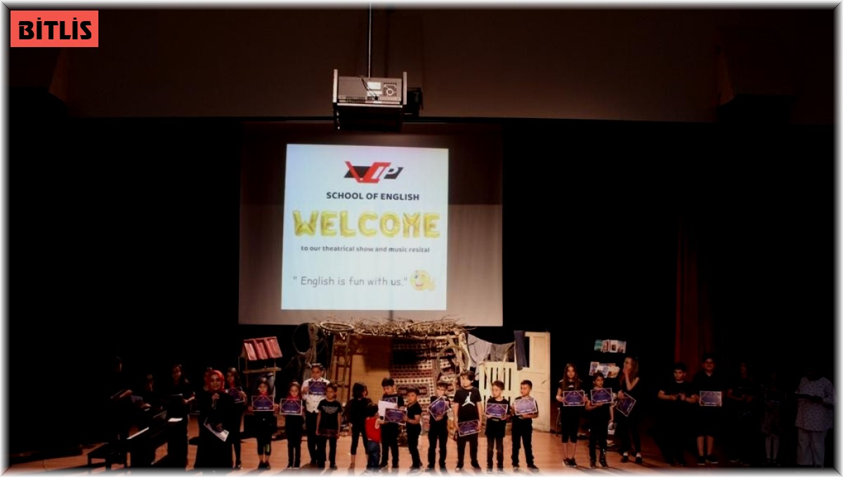 Bitlis'teki öğrenciler İngilizce tiyatro sergiledi