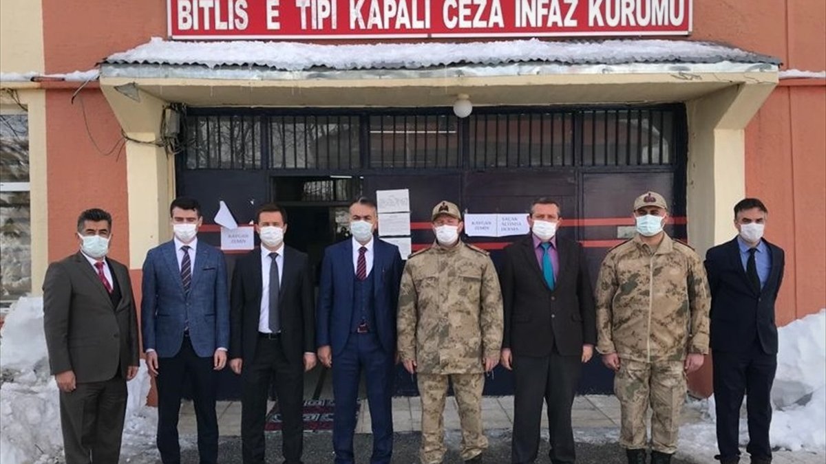 Bitlis Valisi Çağatay, E tipi Ceza İnfaz Kurumu'nu ziyaret etti