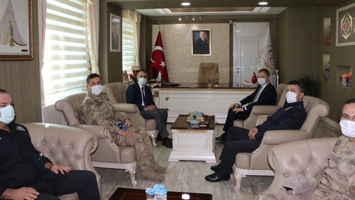 Bitlis Valisi Çağatay Hizan Kaymakamı Yelek'i ziyaret etti