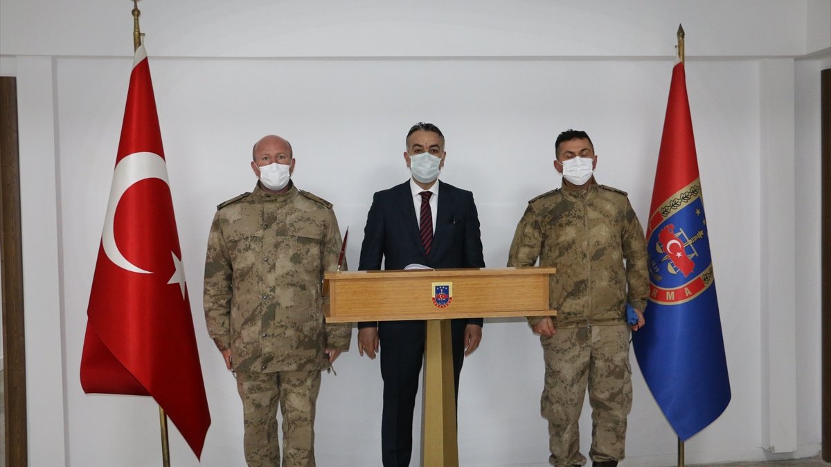 Bitlis Valisi Çağatay Jandarma Komando Tabur Komutanlığını ziyaret etti