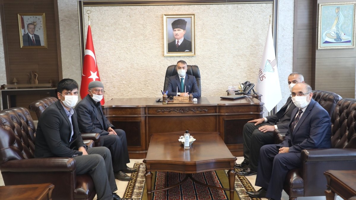 Bitlis Valisi Okta Çağatay muhtarlarla bir araya geldi